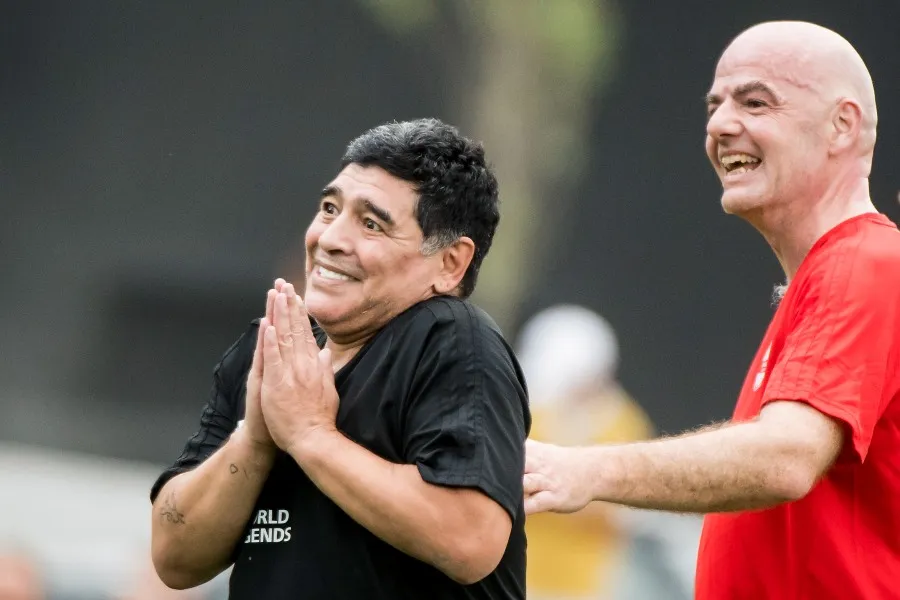 EFE Diego Armando Maradona con Gianni Infantino