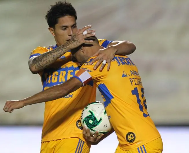 Pizarro es felicitado por su anotación a La Máquina