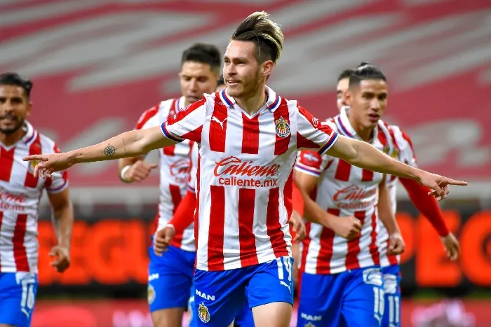 Angulo celebra su gol contra Necaxa