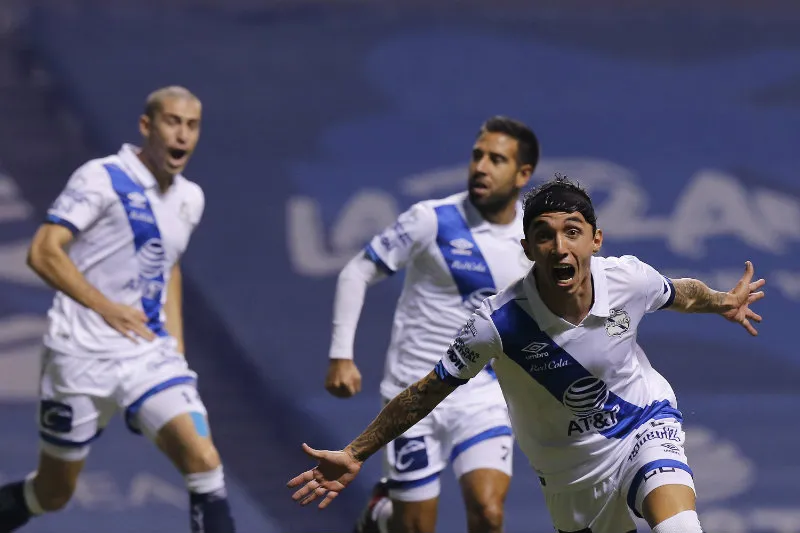 Puebla en celebración de gol