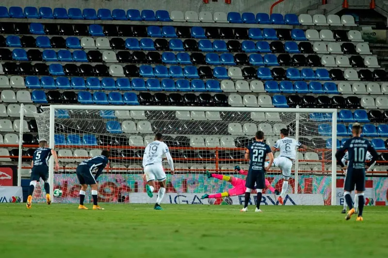 El guardameta de los Pumas ataja la pena máxima