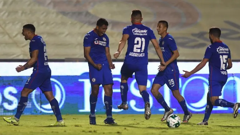 Jugadores de La Máquina festejan gol