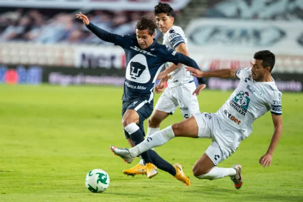 Carlos Gutiérrez en acción contra Pachuca