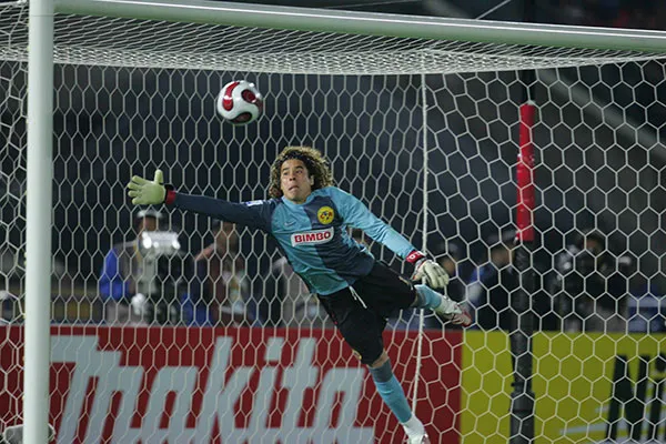 El guardameta en sus inicios con las Águilas