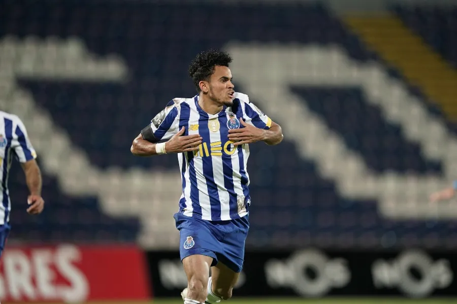 Luis Díaz festejando el gol conseguido