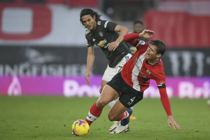 AP Cavani en partido con United