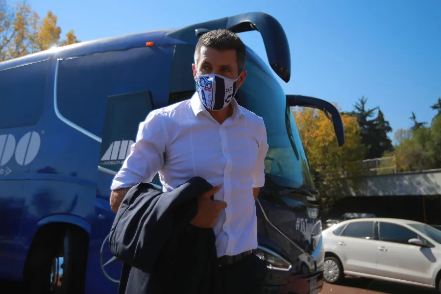 IMAGO7 Paulo Pezzolano llegando al Estadio Olímpico Universitario