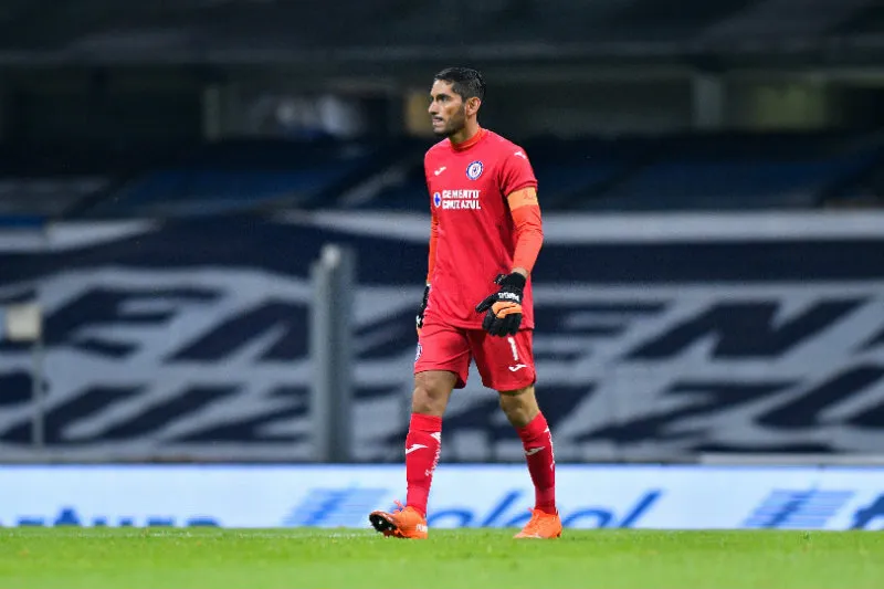 Corona en partido con Cruz Azul