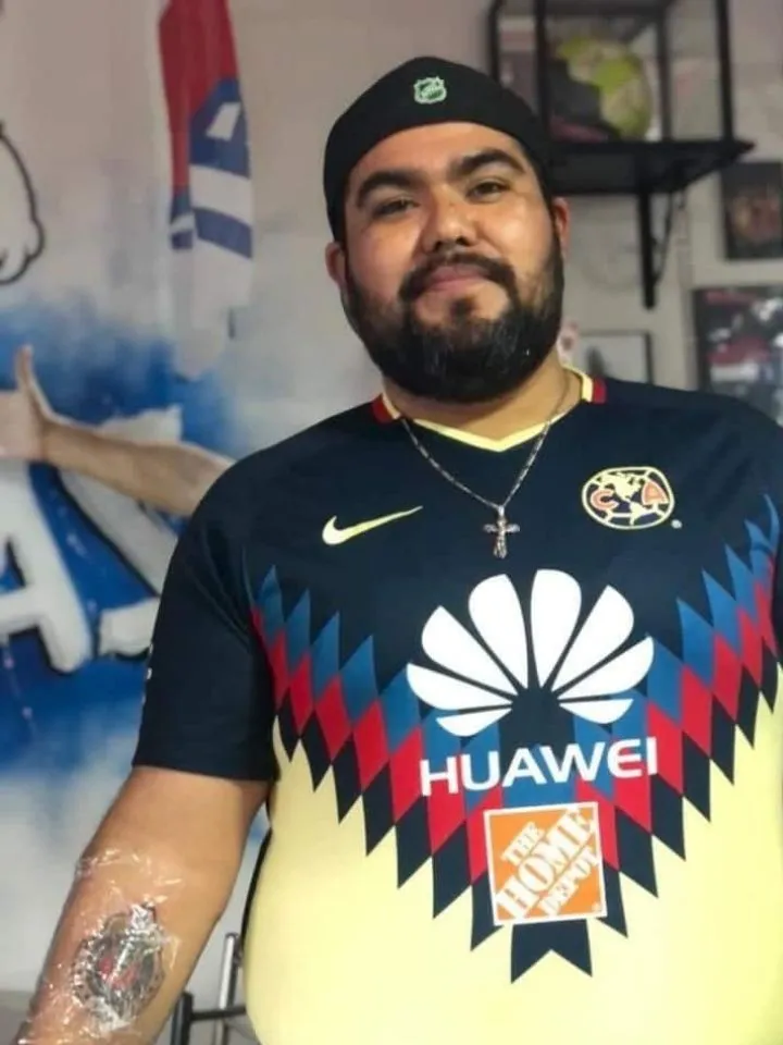 @Mre214 Aficionado de América se tatuó escudo de Chivas