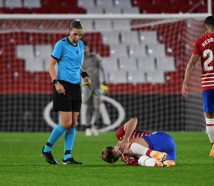 EFE Stéphanie Frappart en el partido de Europa League