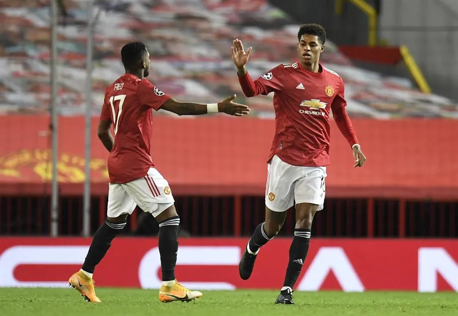 EFE Marcus Rashford es felicitado por su gol