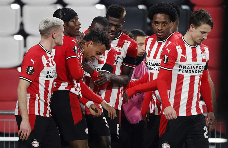 EFE Jugadores del PSV celebran gol en Europa League