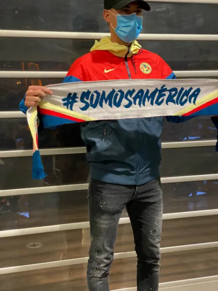 Mauro Lainez con los colores del América