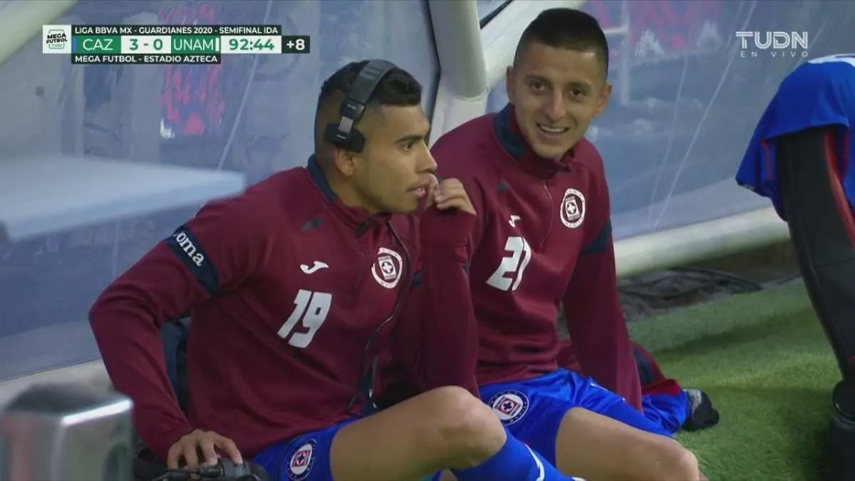 @TUDNMEX Orbelín Pineda dirigiendo la producción