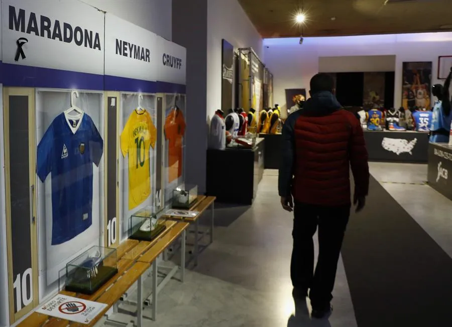 EFE Camiseta de Maradona en las exposición de Leyendas del Deporte