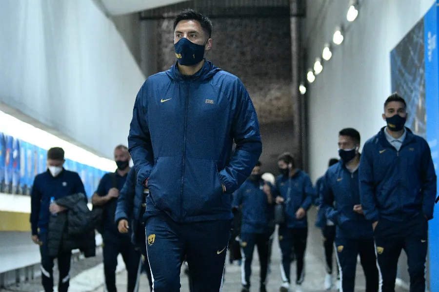 Talavera acompañó al equipo en el Estadio Azteca ante Cruz Azul