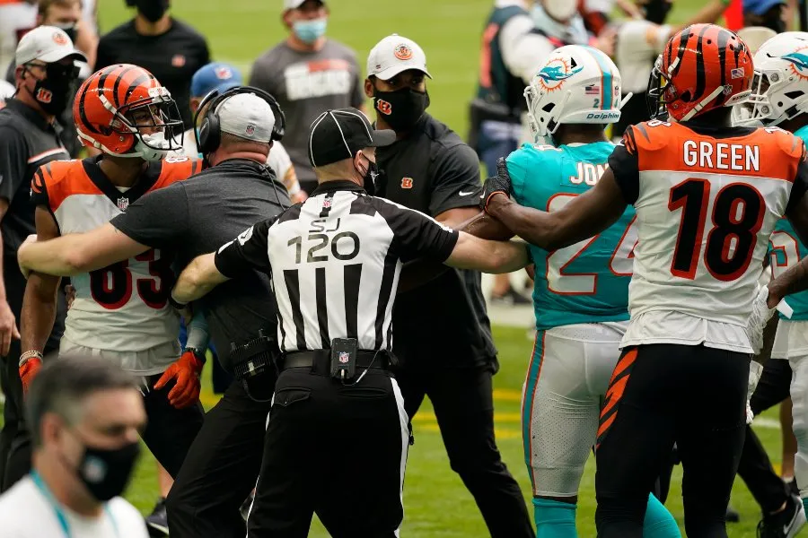 Altercado en el partido entre los Dolphins y los Bengals
