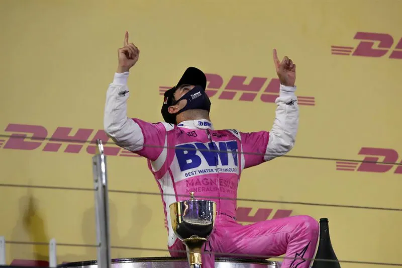 Checo Pérez festejando
