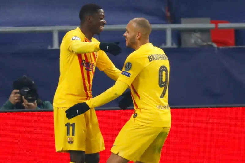 El francés y Martin Braithwaite celebran un gol