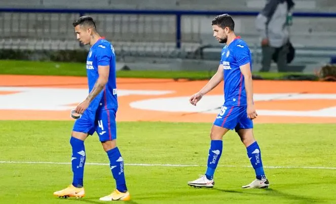 Jugadores de La Máquina se lamentan tras gol