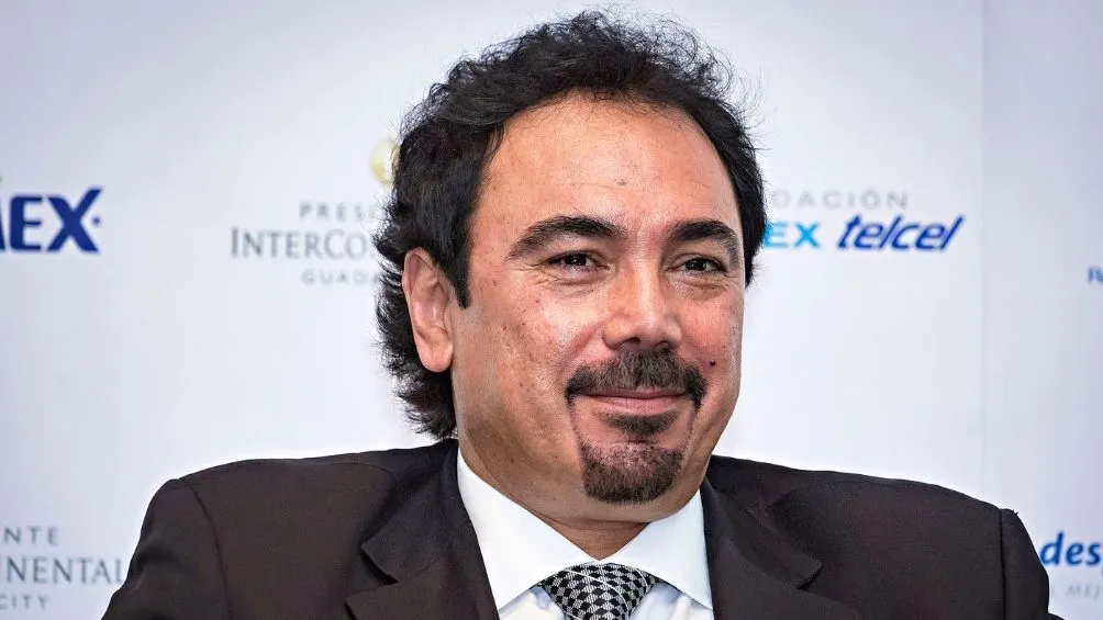 IMAGO7 Hugo Sánchez durante un evento