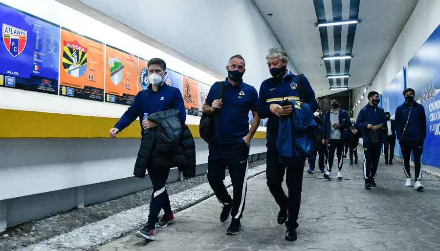 Jesús Ramírez llegando al Estado Azteca con Andrés Lillini