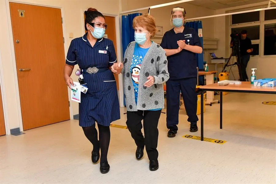 Margaret Keenan recibió vacuna contra Covid-19