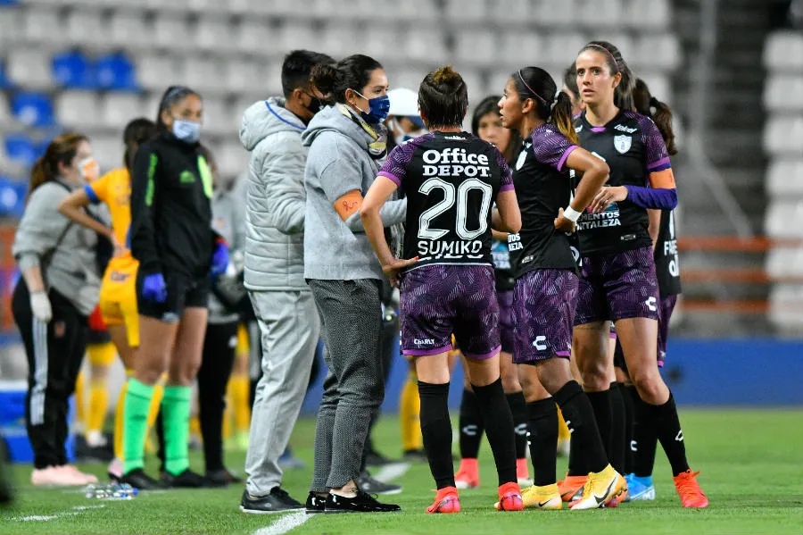 Espejo en charla con sus entonces dirigidas