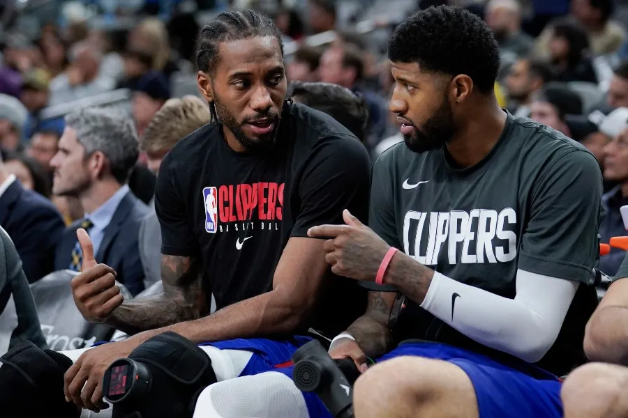 Paul George y Kawhi Leonard durante un partido de los Clippers