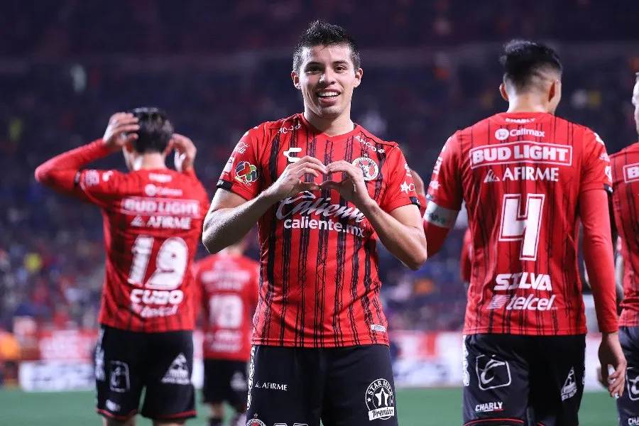 Bryan Colula durante un partido con Xolos