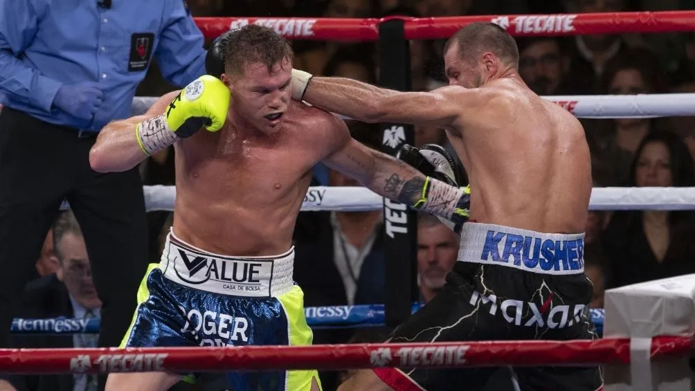 Canelo en su pelea ante Kovalev