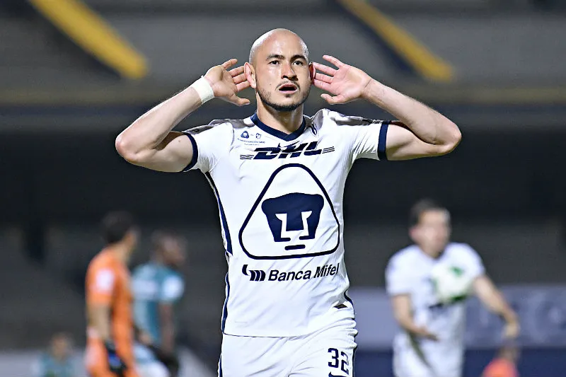 IMAGO7 Carlos González en partido