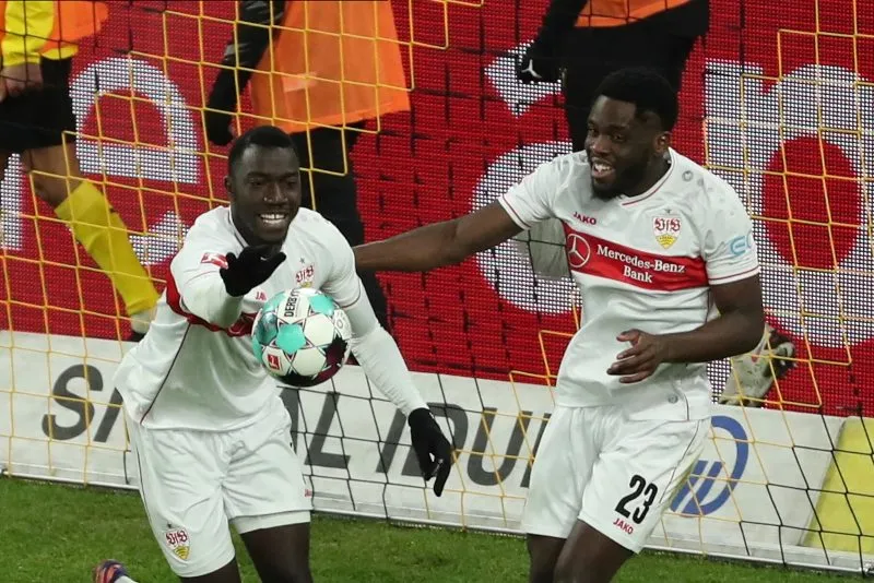AP Silas Wamangituka celebrando un gol a favor del Stuttgart