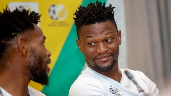 ESPECIAL Motjeka Madisha concentrado con la selección de Sudáfrica