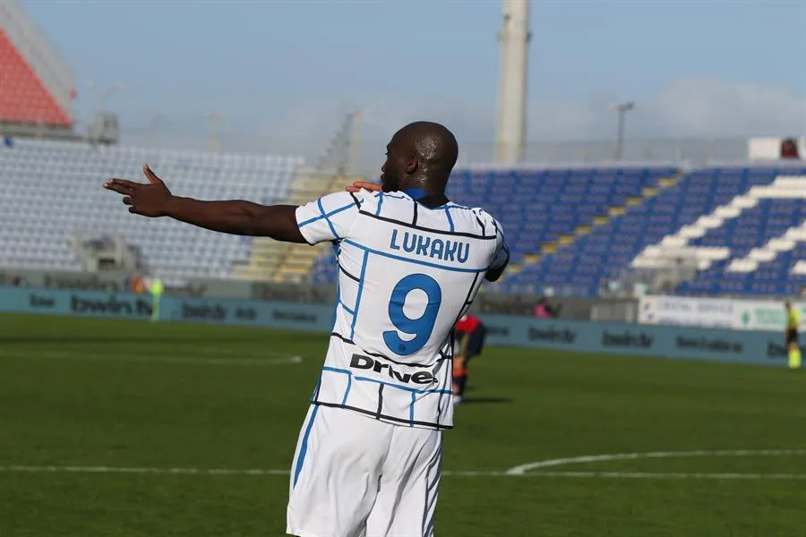EFE Romelu Lukaku en festejo ante el Cagliari
