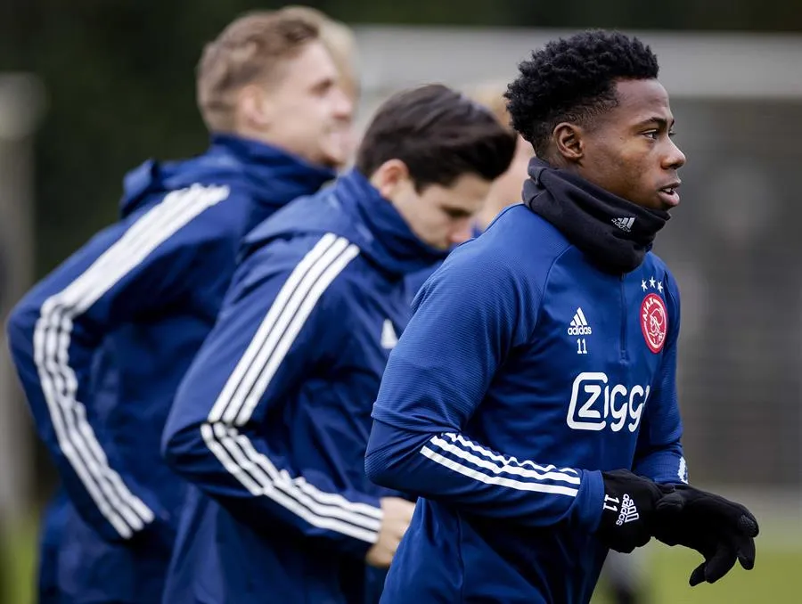 Quincy Promes en un entrenamiento con el Ajax