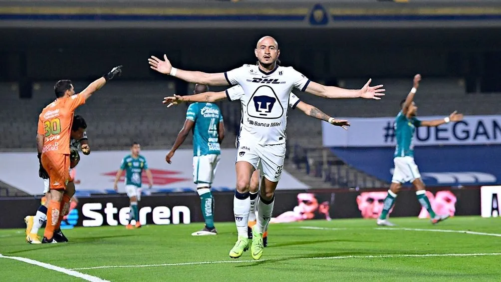 Carlos González festeja el gol de Pumas en la Final de Ida