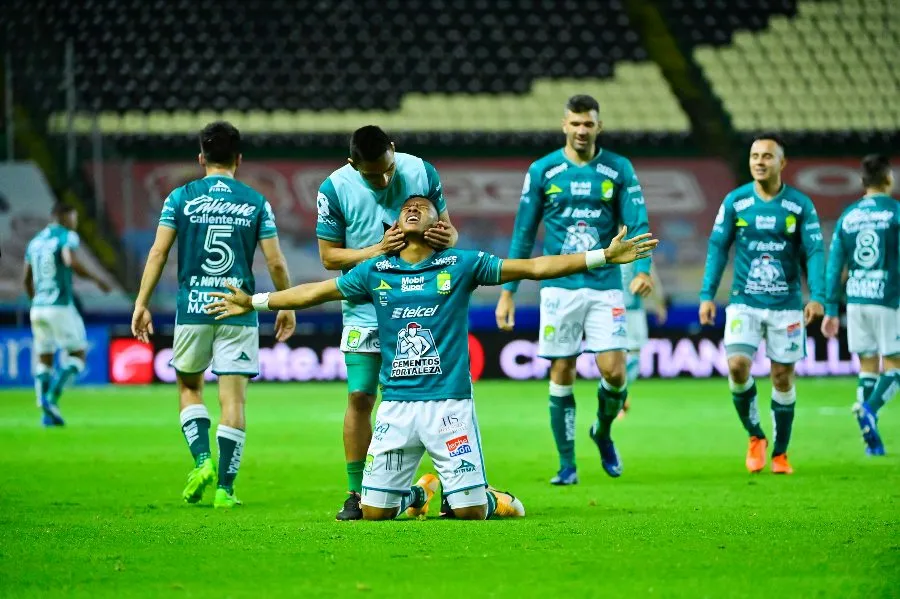 Yairo Moreno celebrando el segundo gol ante Pumas