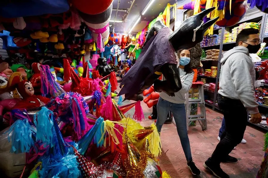 Venta de piñatas en la Ciudad de México