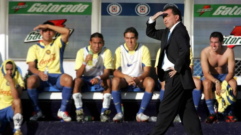 Mario Carrilo durante su paso como técnico del América