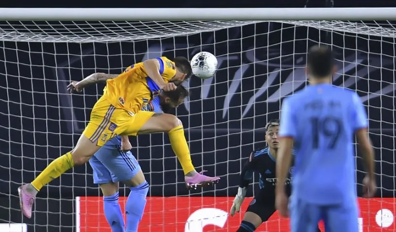 Gignac marca en la meta rival