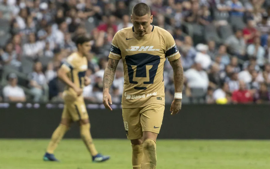 Nicolás Castillo en partido de Universidad