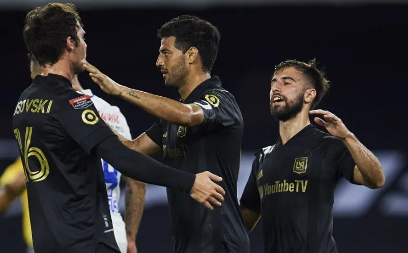 Carlos Vela festeja un gol con LAFC