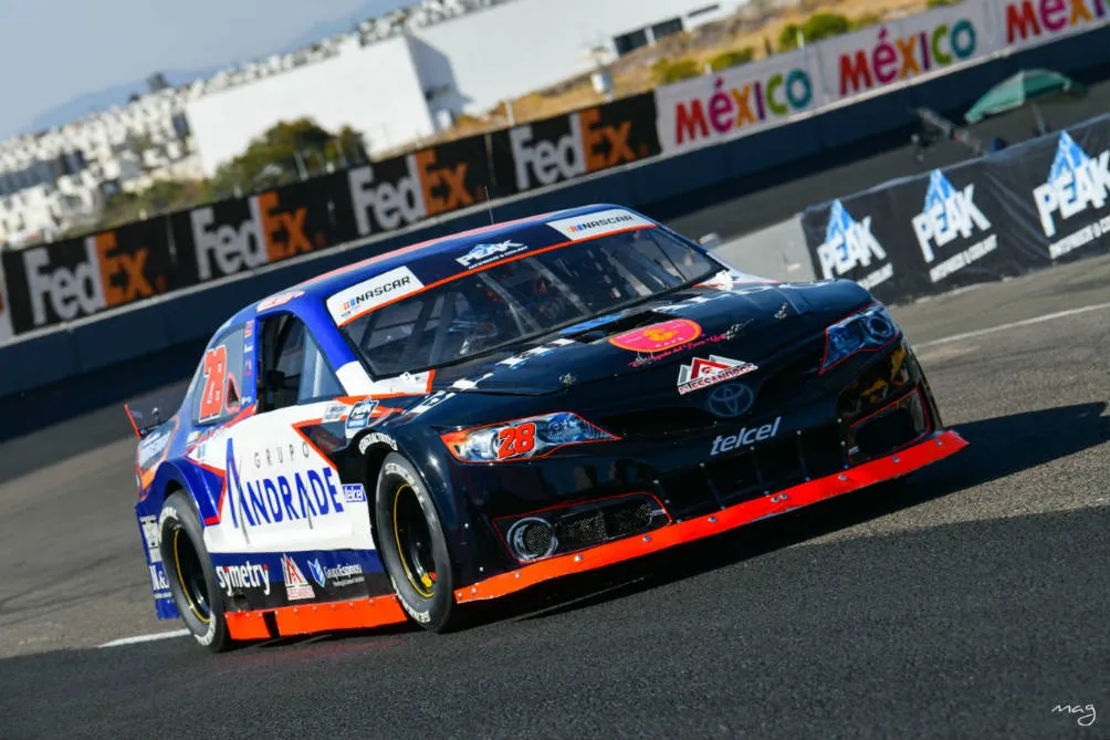 Cortesía Carlos Herrera Rubén Rovelo en su vehículo