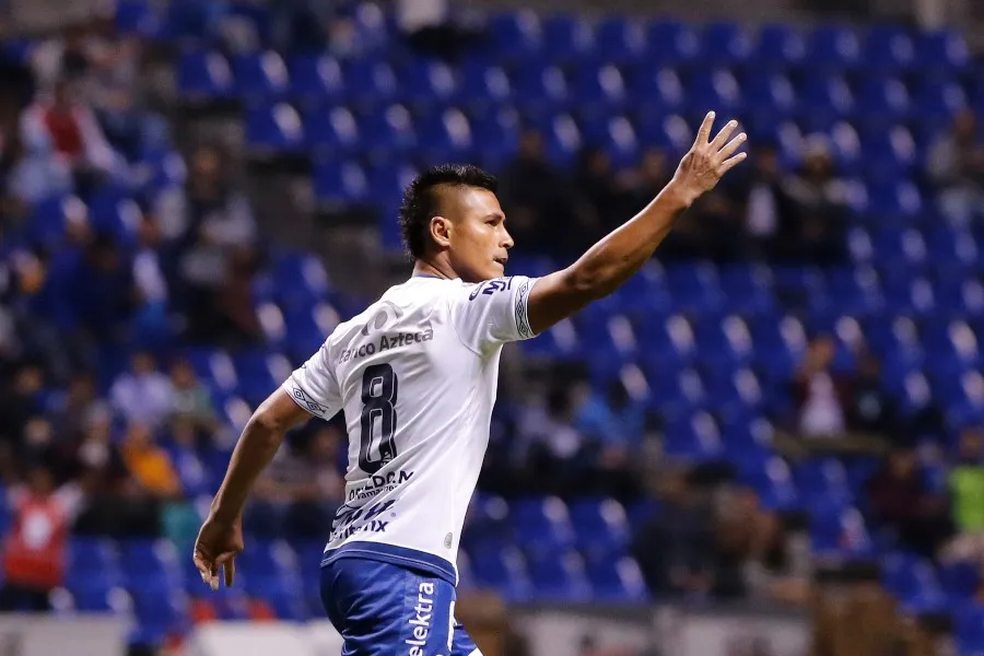 Osvaldo Martínez en un partido con el Puebla