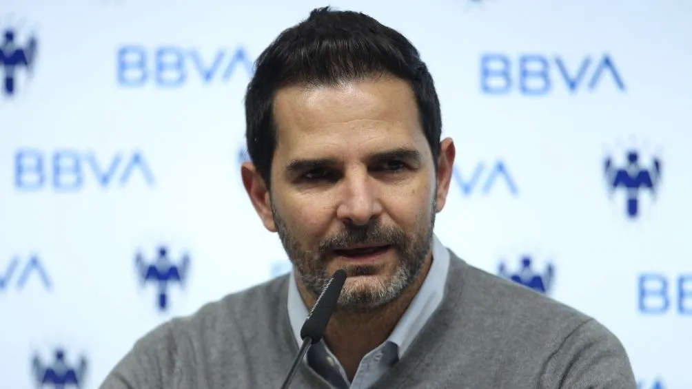 Duilio Davino durante una conferencia