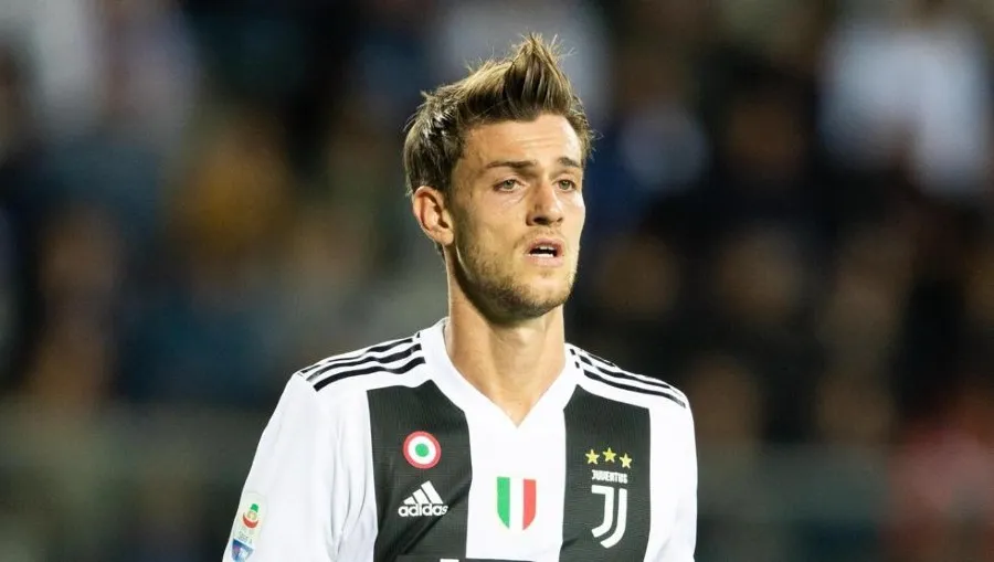Rugani durante un partido con la Juventus