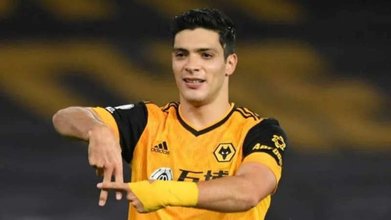 EFE Raúl Jiménez durante un partido con Wolves