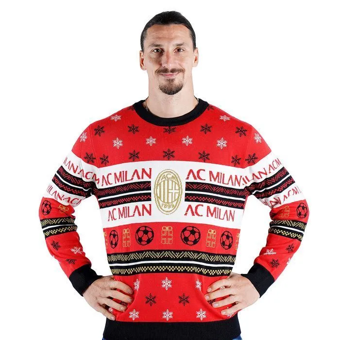 Zlatan Ibrahimovic con el suéter del Milan navideño