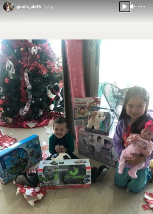 ESPECIAL Los hijos de Jesús Molina con sus obsequios